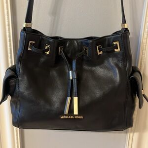 MICHAEL KORS BLACK LEATHER PURSE
